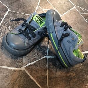 Toddler size 7 slip on converse